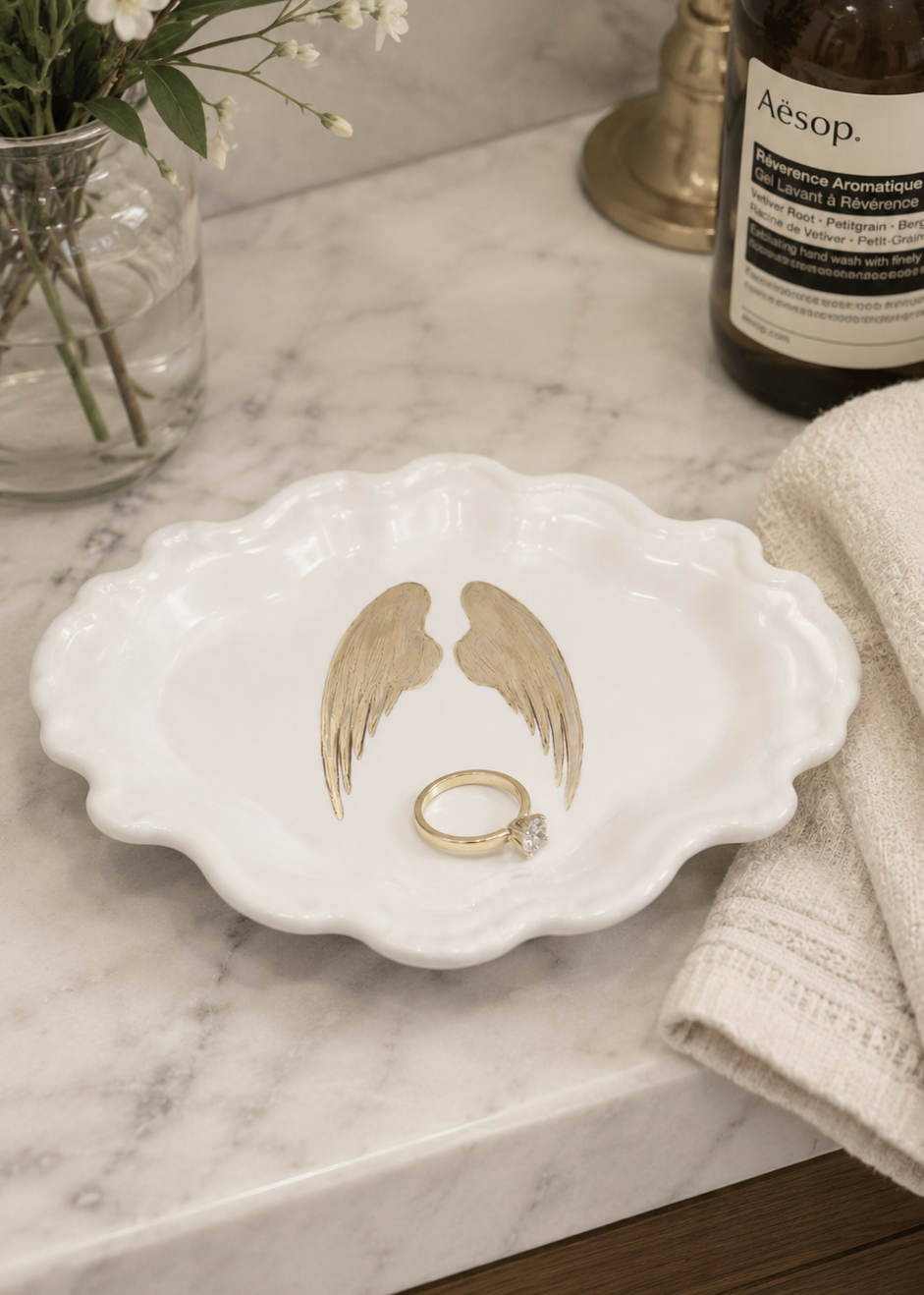 Hand-Painted Angel Wings Porcelain Ring Dish – Elegant Jewelry Holder
