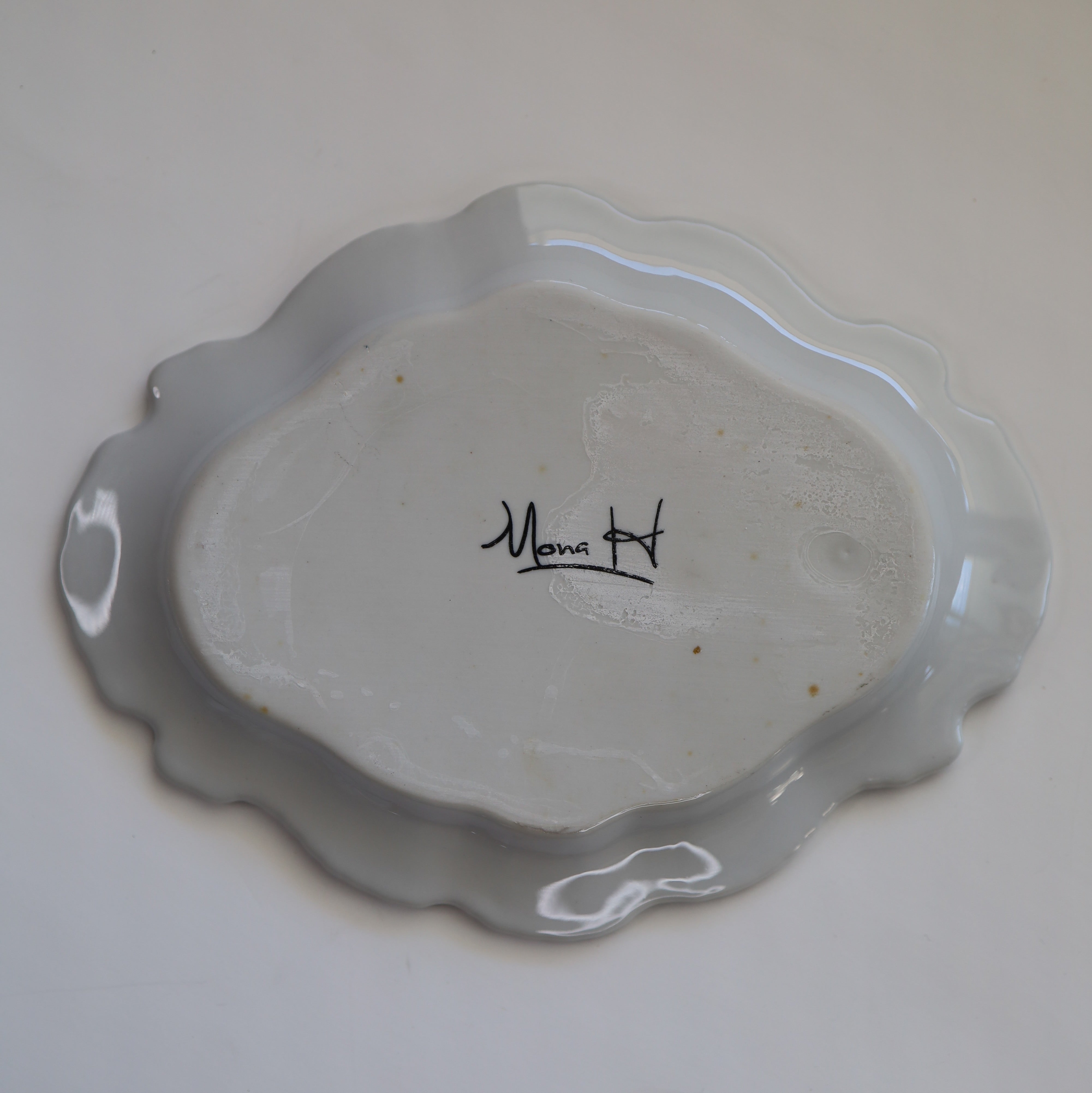 Gold Angel Wing Plate – Hand-Painted Porcelain Decorative Dish