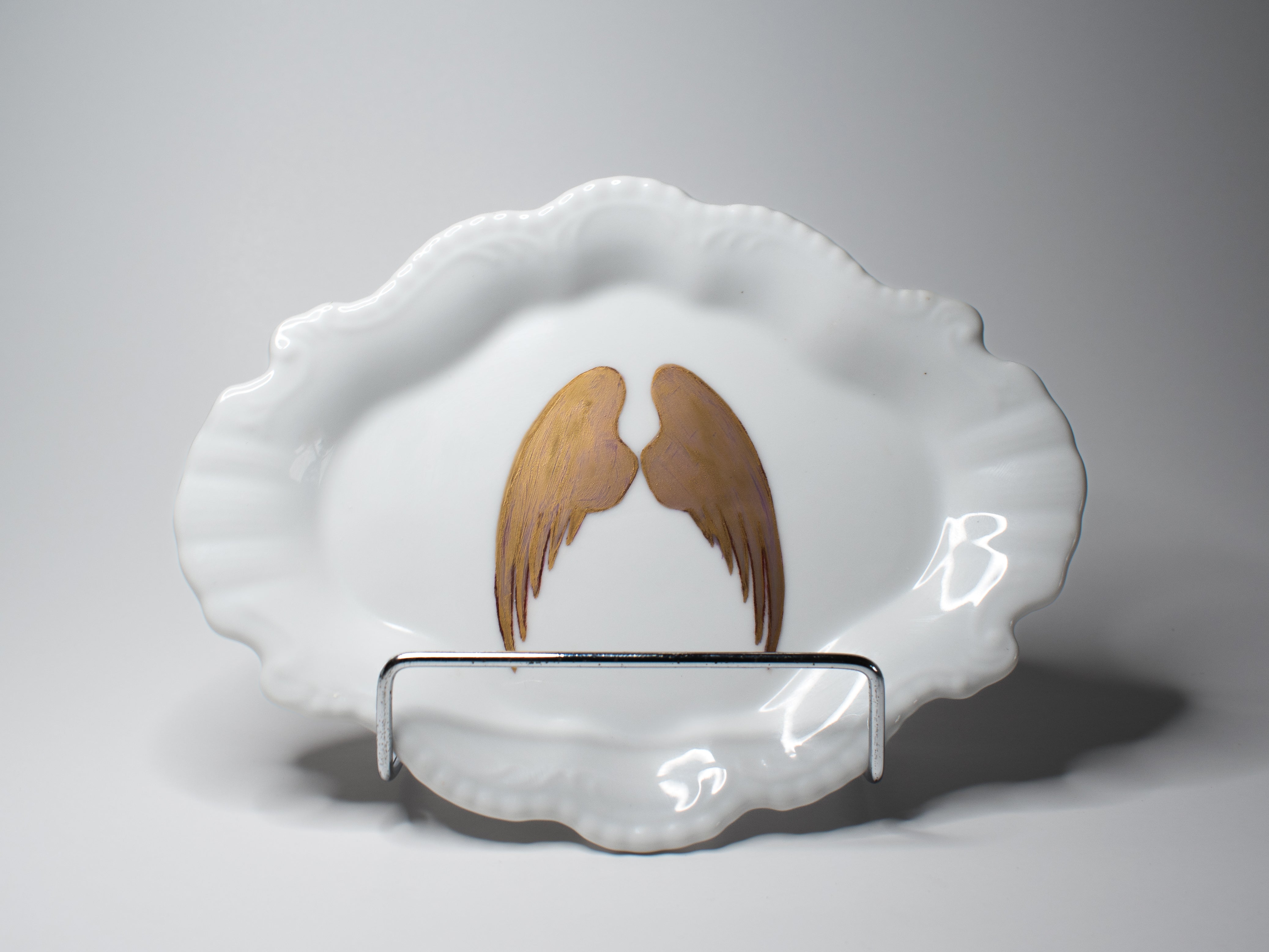 Gold Angel Wing Plate – Hand-Painted Porcelain Decorative Dish