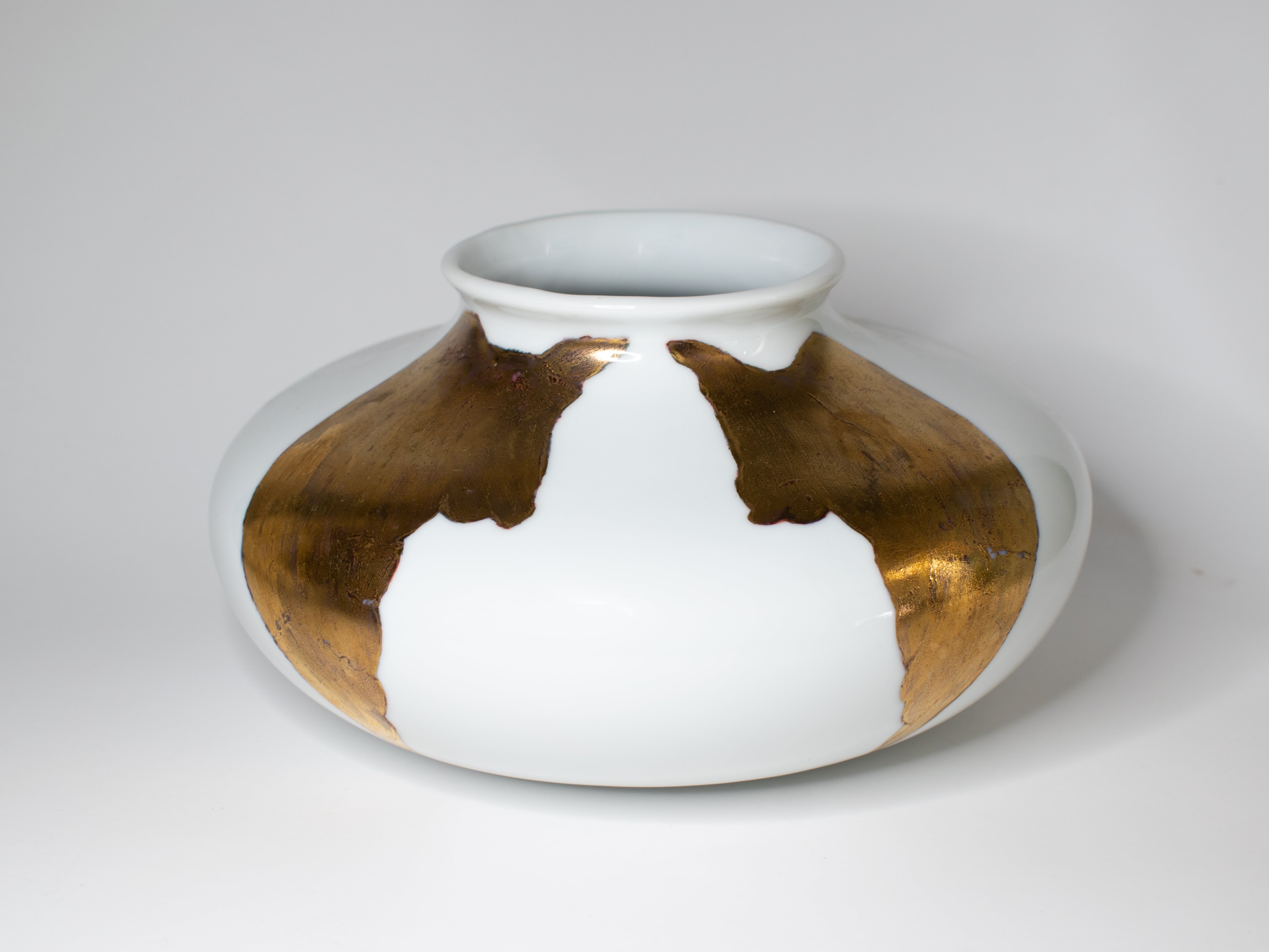 Angel Wing Vase – Hand-Painted White Porcelain with Gold Wings