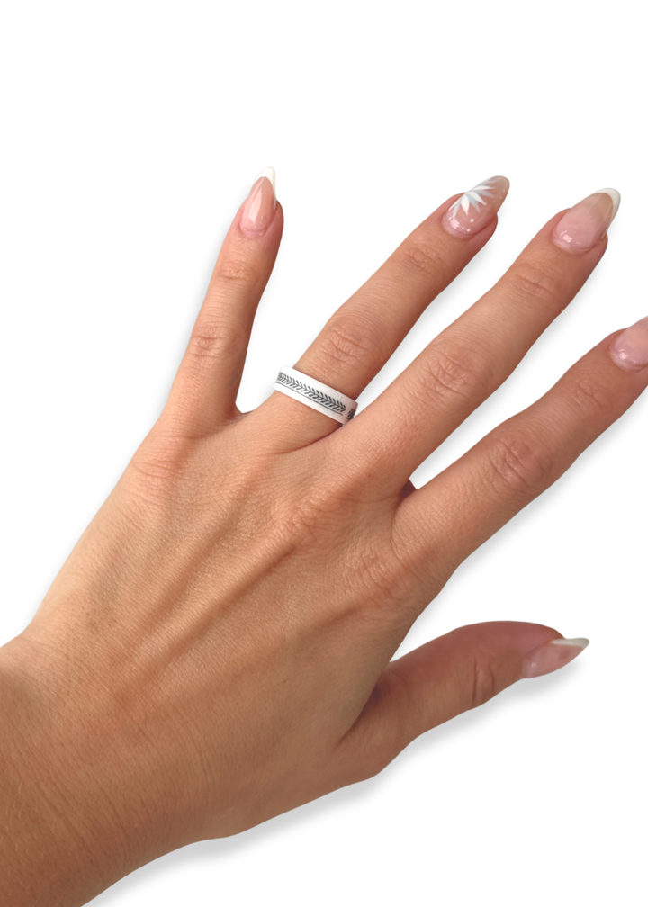 Geometric Porcelain Ring – Size 7