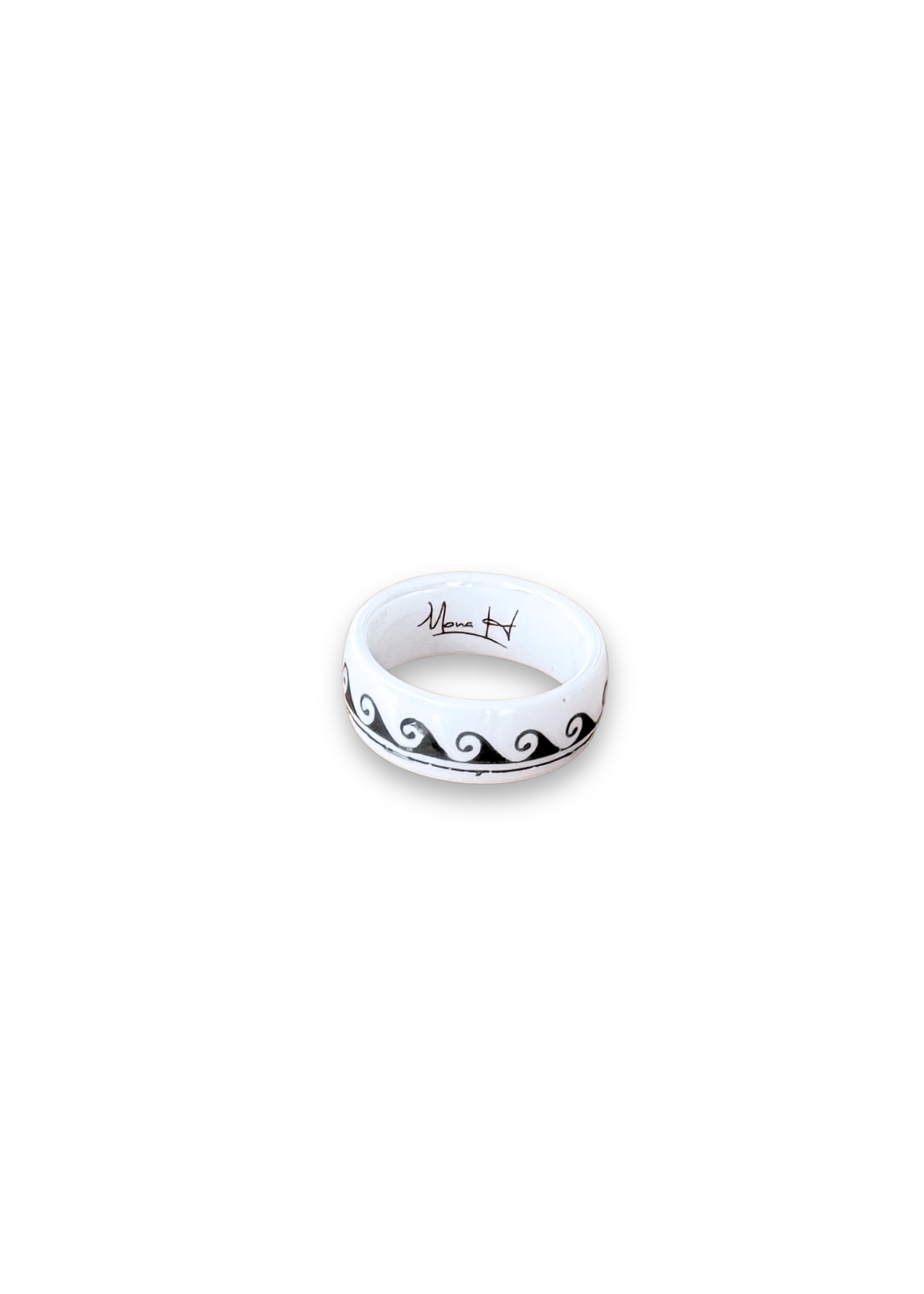 Bold Wave Porcelain Ring – Size 7