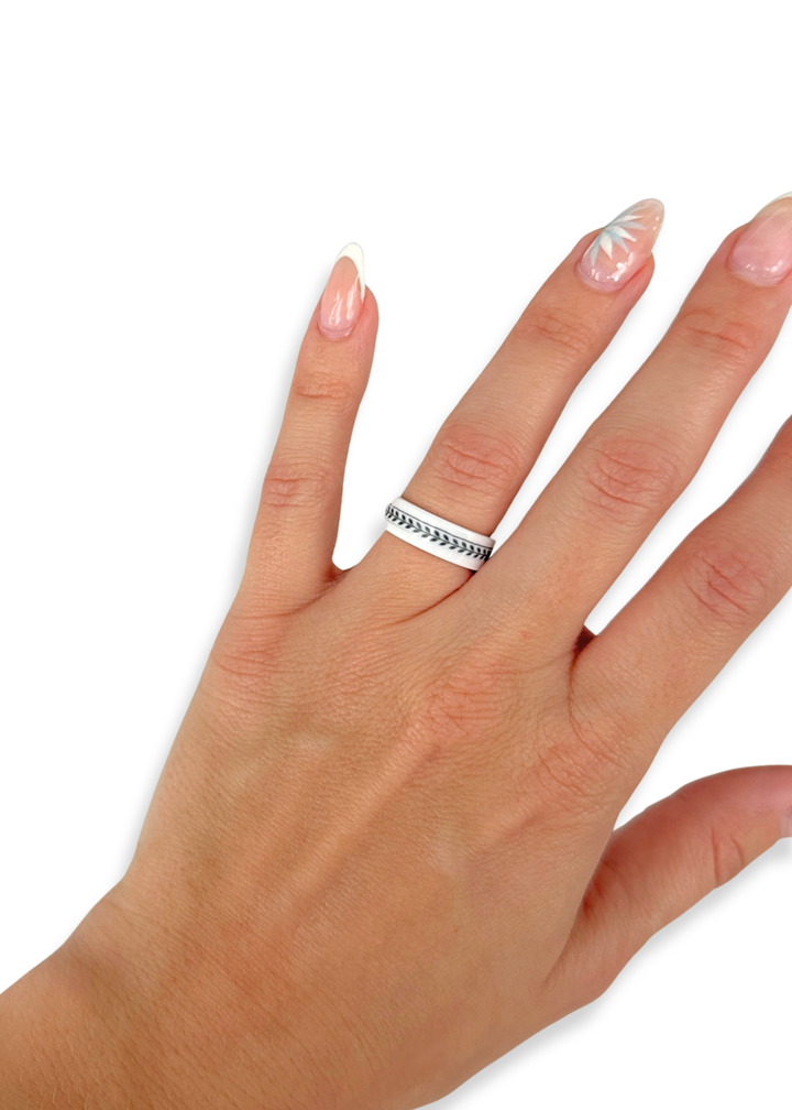 Geometric Porcelain Ring – Size 6