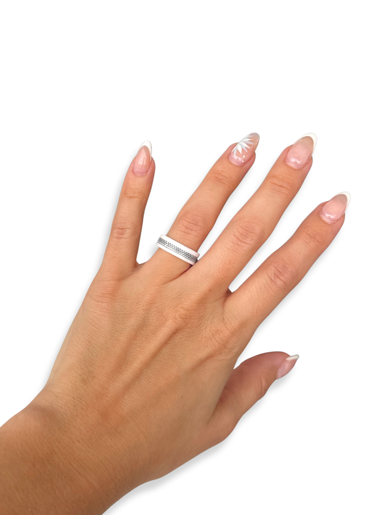 Geometric Porcelain Ring – Size 7