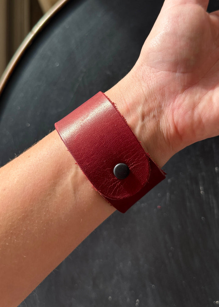 Hand-Painted Seashell Porcelain Pendant Leather Bracelet