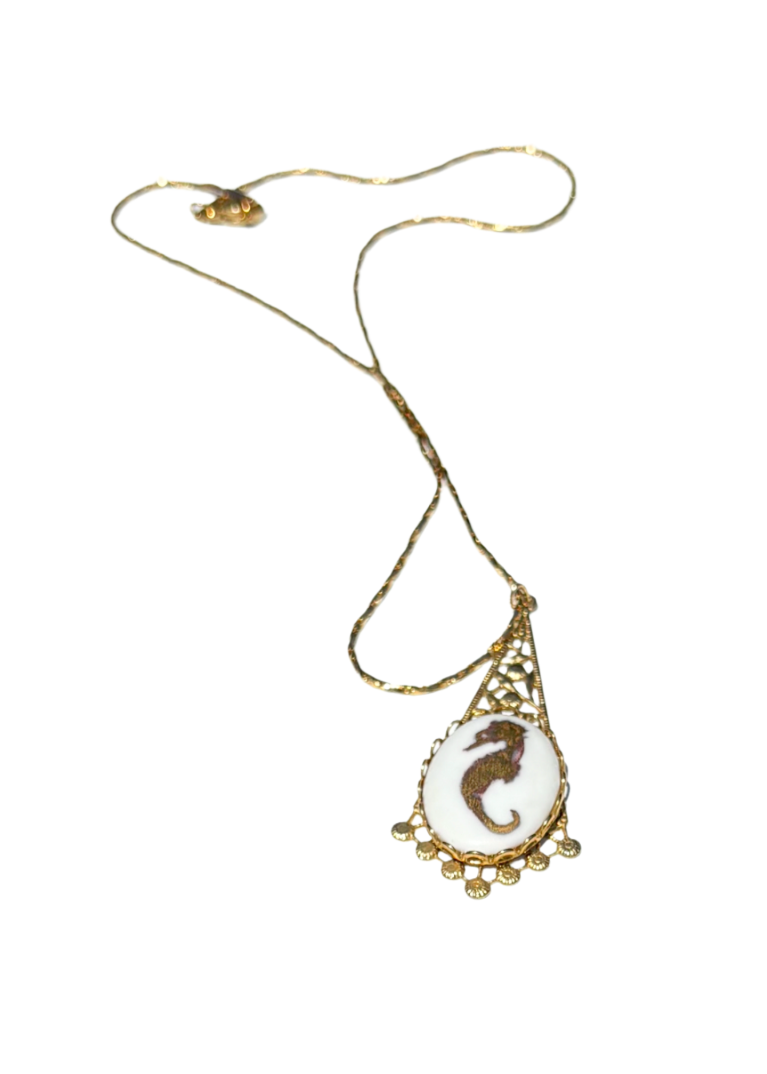 Vintage Gold Seahorse Porcelain Bezel Necklace – Timeless Coastal Elegance