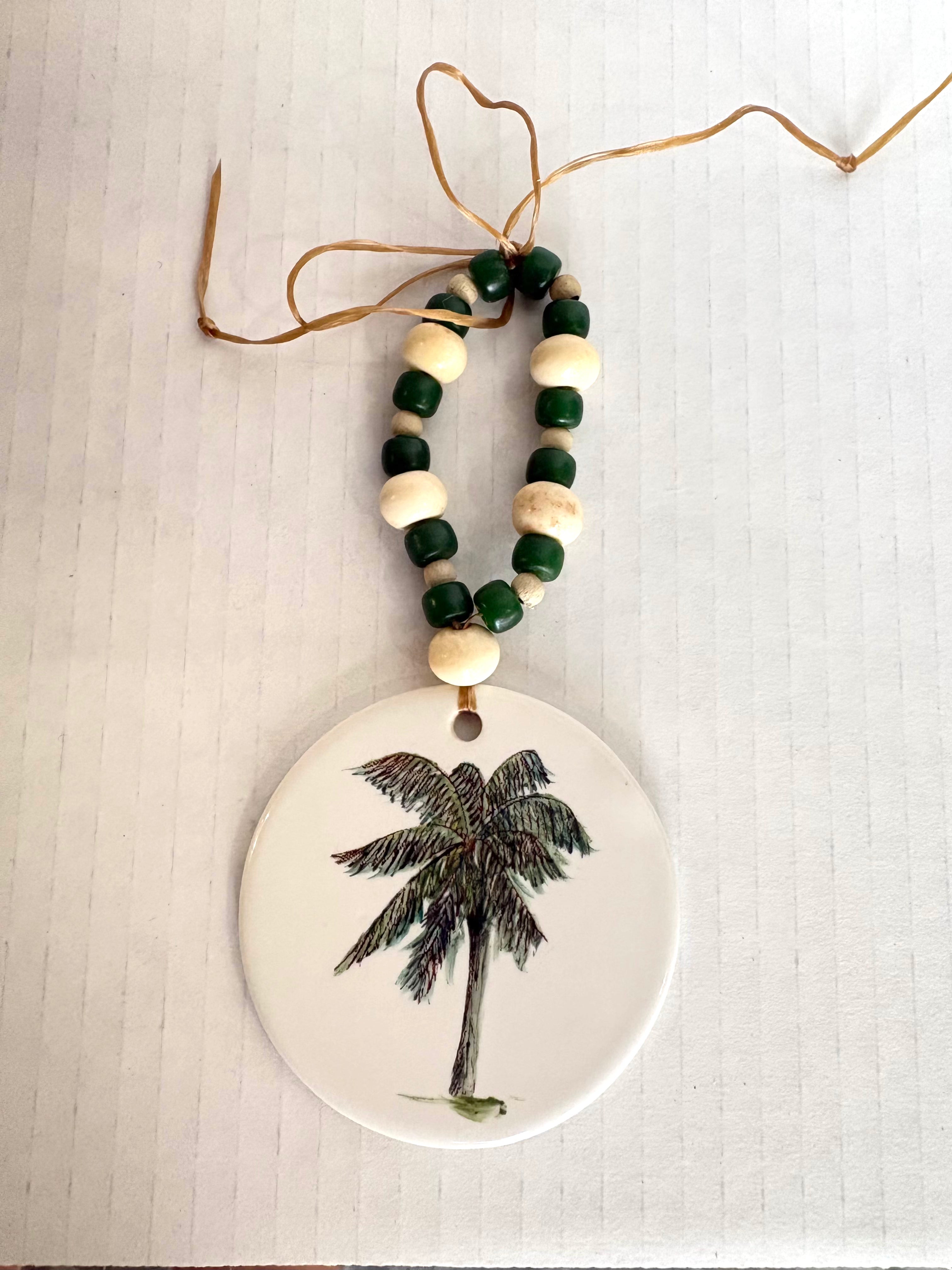 Palm Tree Porcelain Beverage Tag on Wine Bottle – Coastal Bar Charm by MadebyMonaH