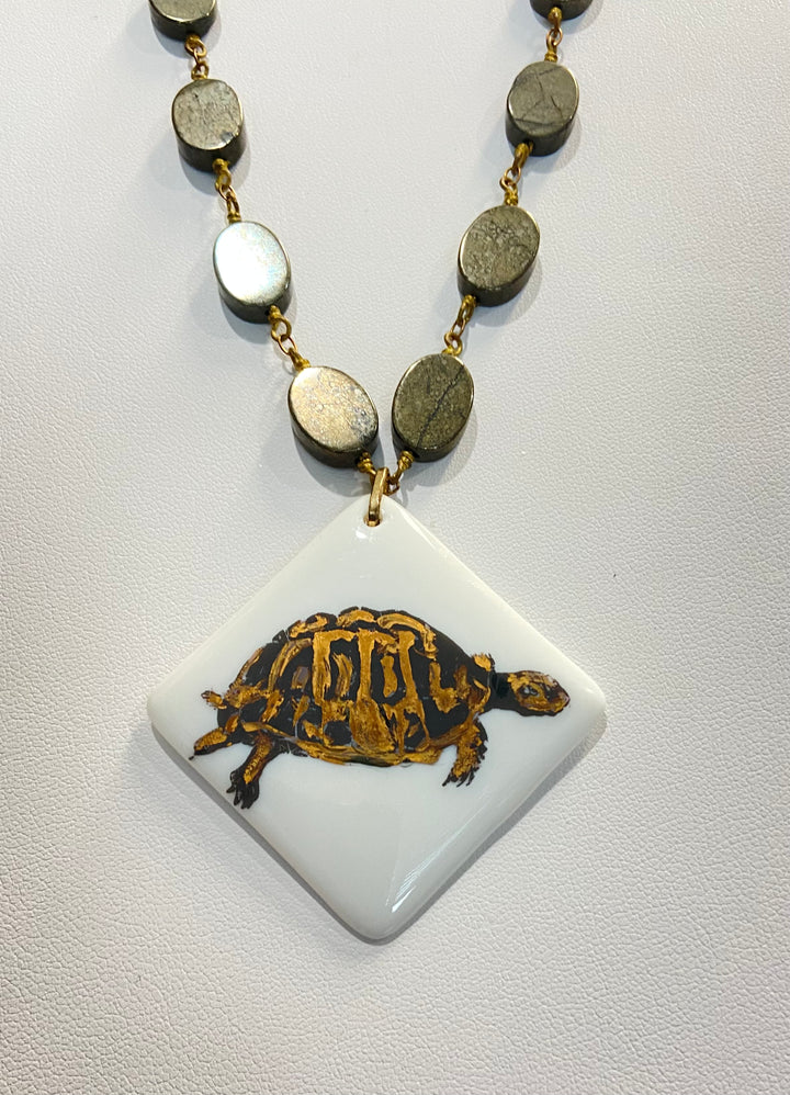 Gold Seaturtle Necklace