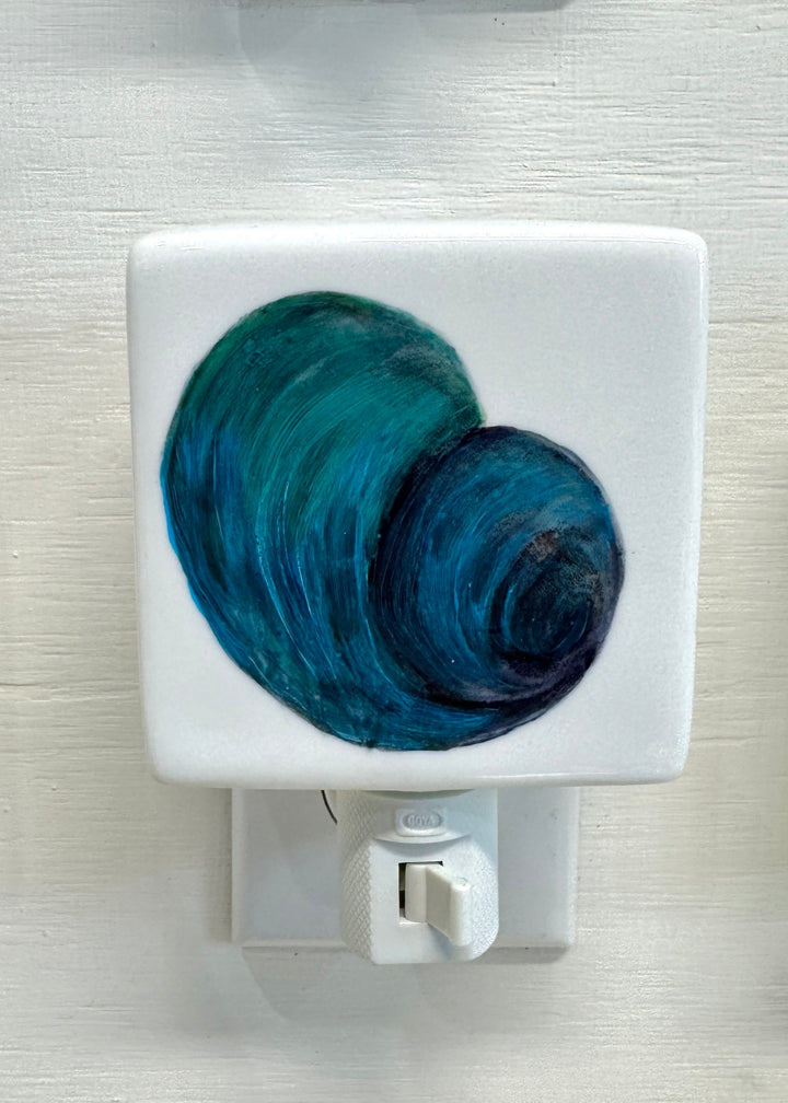 Shell Nighlight, blue shell, hand painted